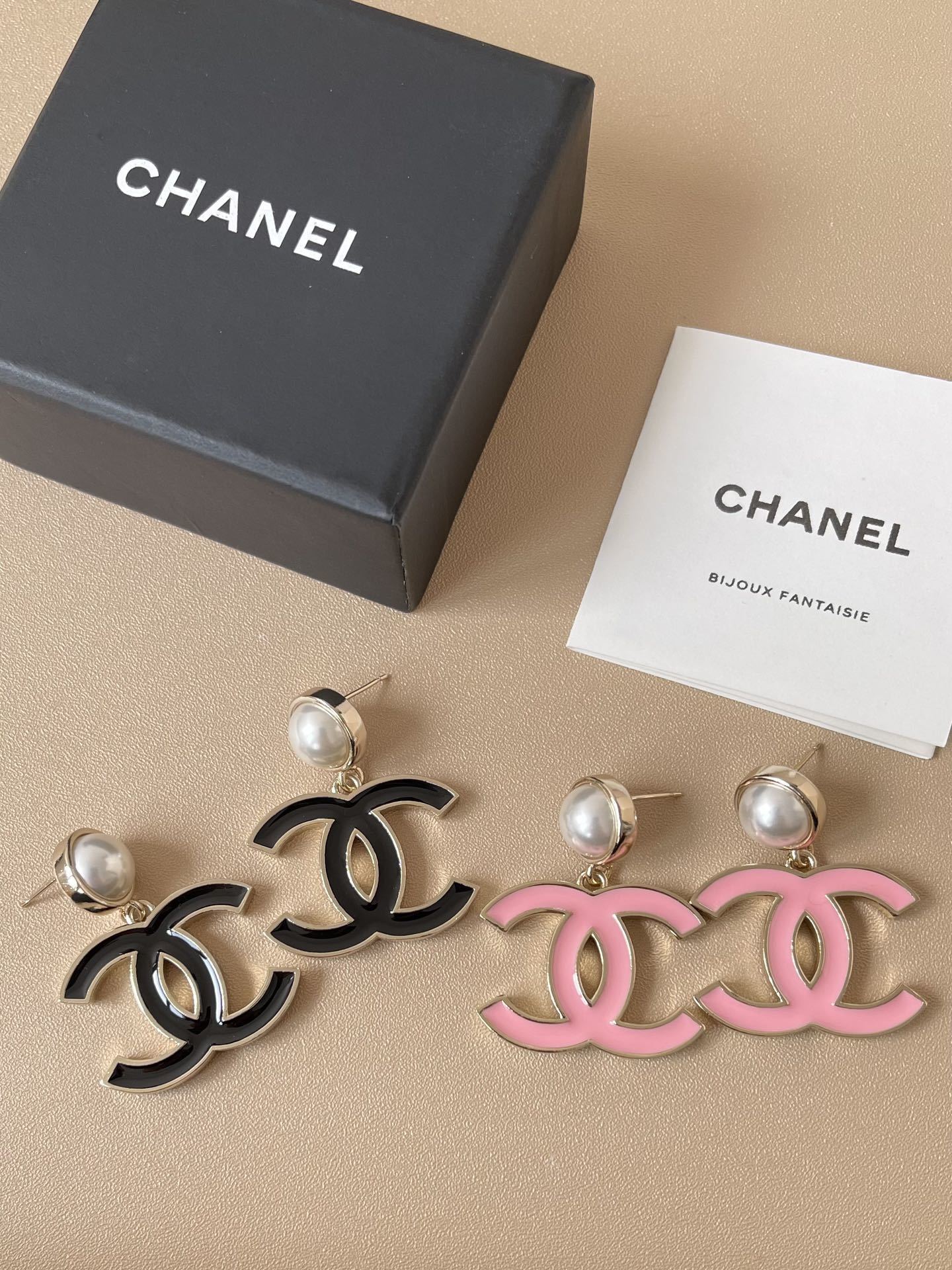 Elegant CC Logo Pearl Jewelry Set - Luxury Earrings & Necklace