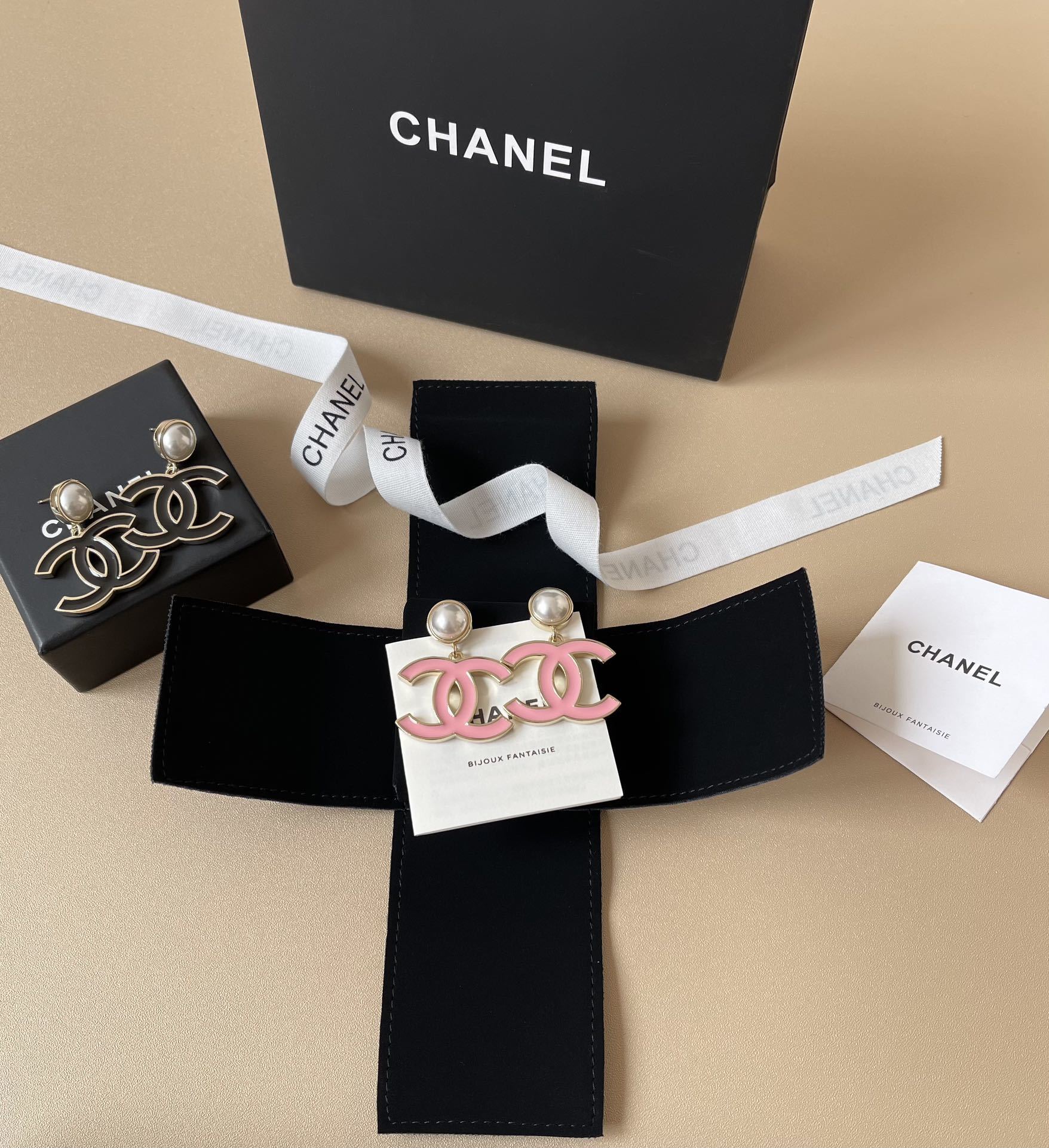 Elegant CC Logo Pearl Jewelry Set - Luxury Earrings & Necklace