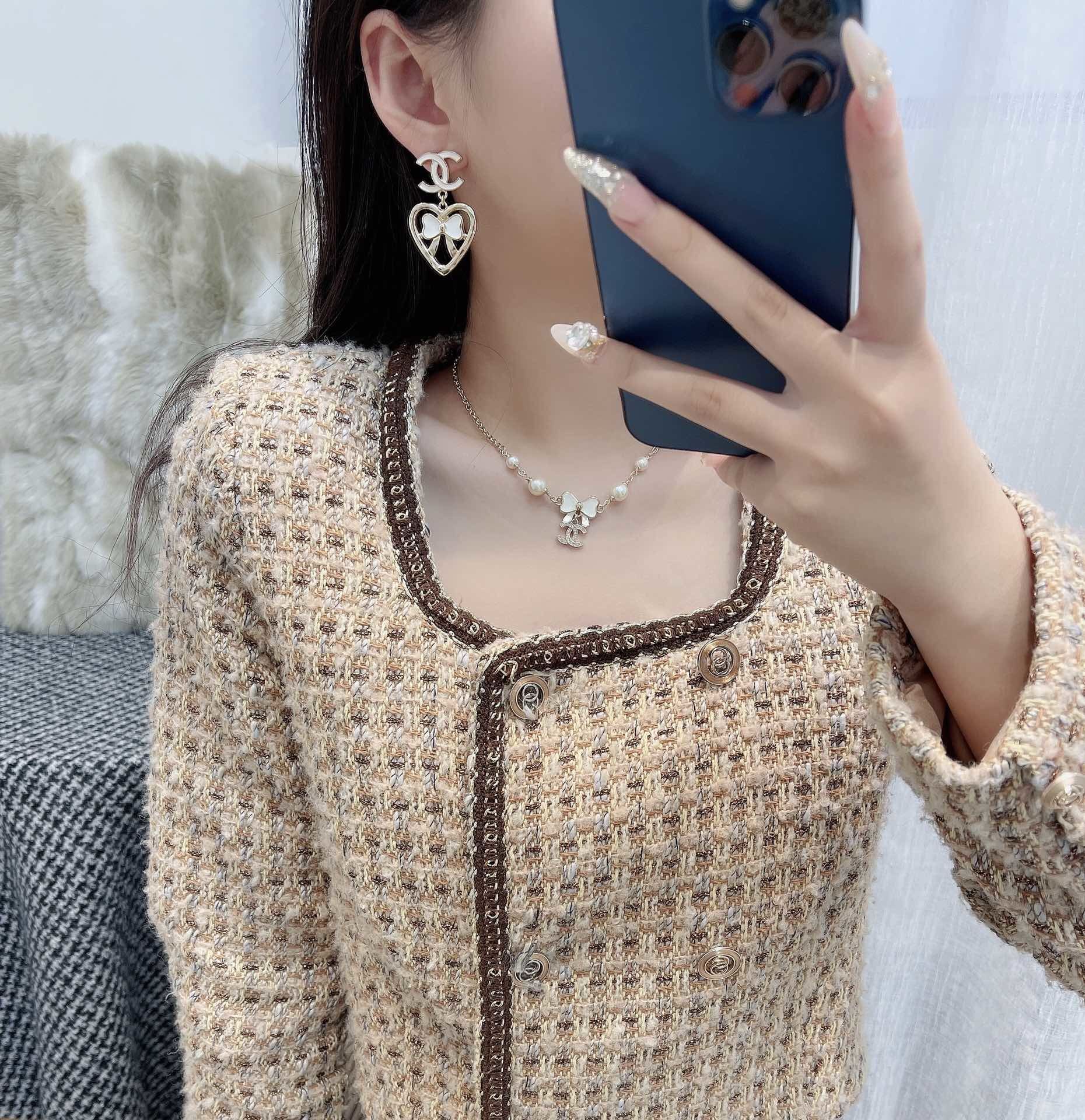 Chanel CC Logo Heart & Bow Dangle Earrings - Gold Tone Luxury