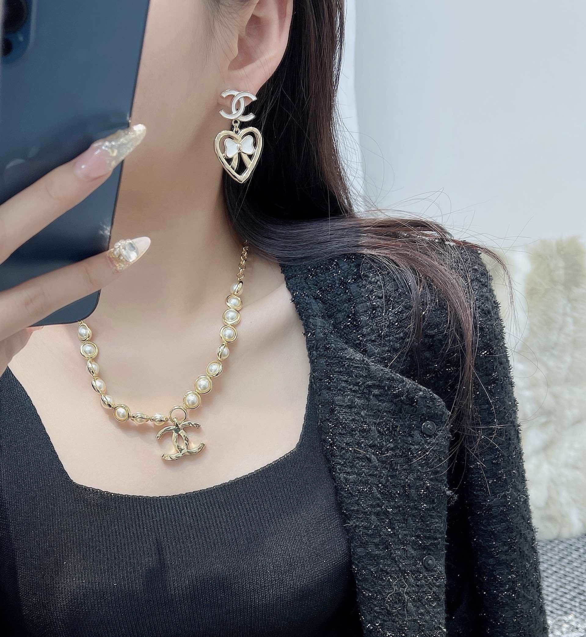 Chanel CC Logo Heart & Bow Dangle Earrings - Gold Tone Luxury