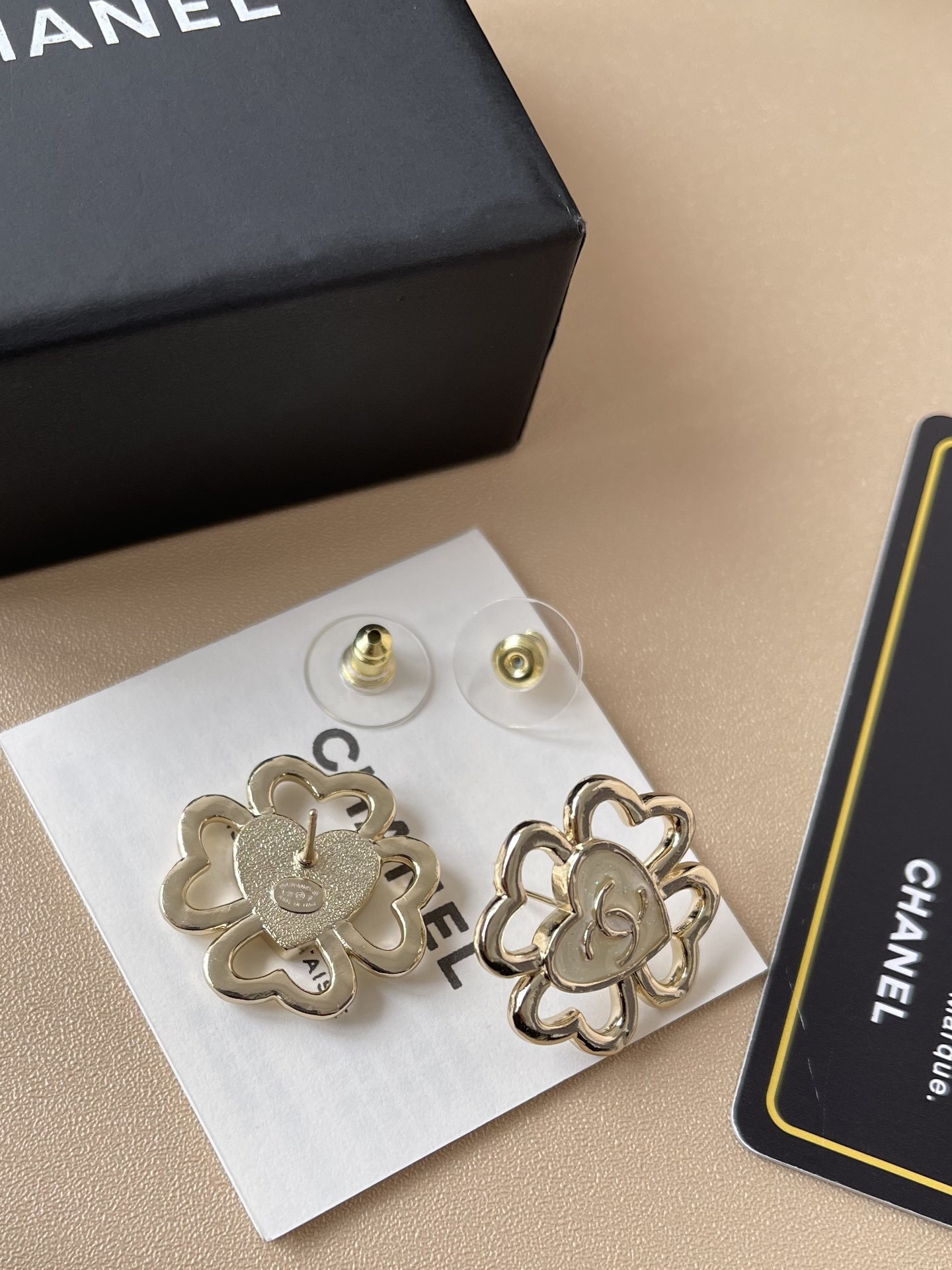 Elegant Clover Heart Stud Earrings - Luxury Gold Vintage Style