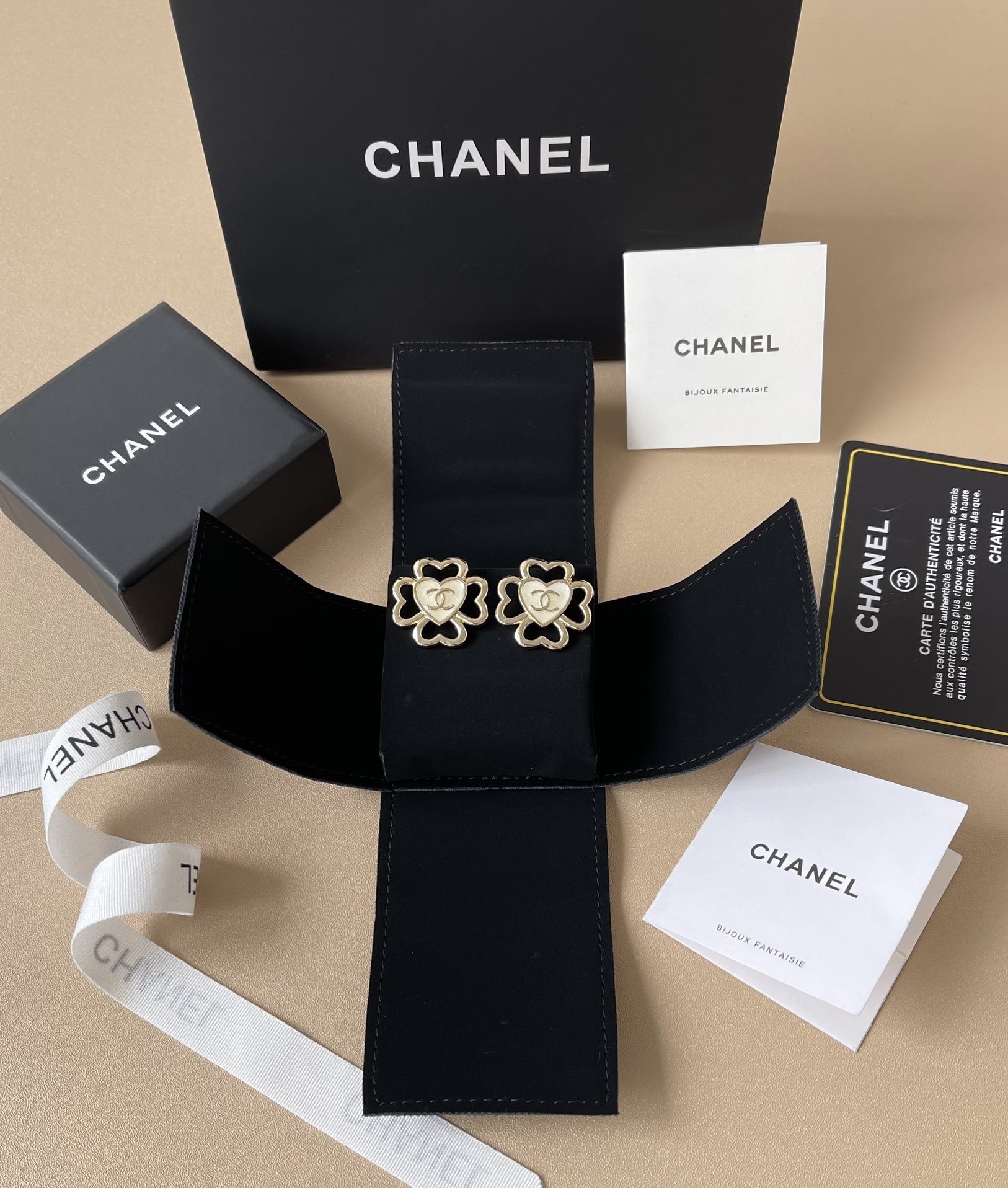 Elegant Clover Heart Stud Earrings - Luxury Gold Vintage Style