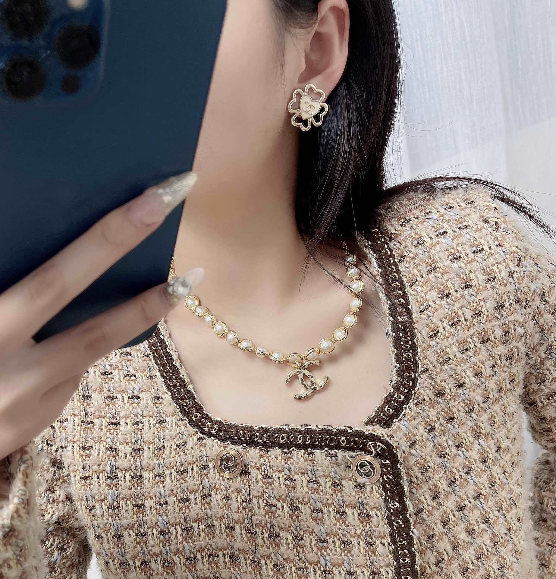 Elegant Clover Heart Stud Earrings - Luxury Gold Vintage Style