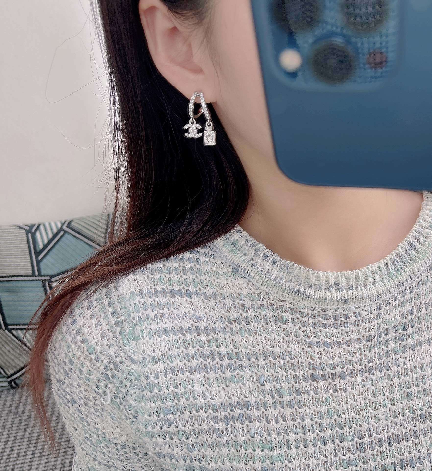 Chanel CC Logo Pendant Earrings - Silver Metal & Diamantés