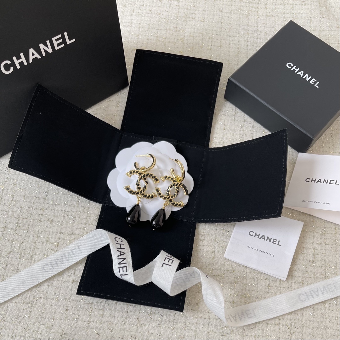 Elegant Gold & Black CC Logo Teardrop Pendant Earrings