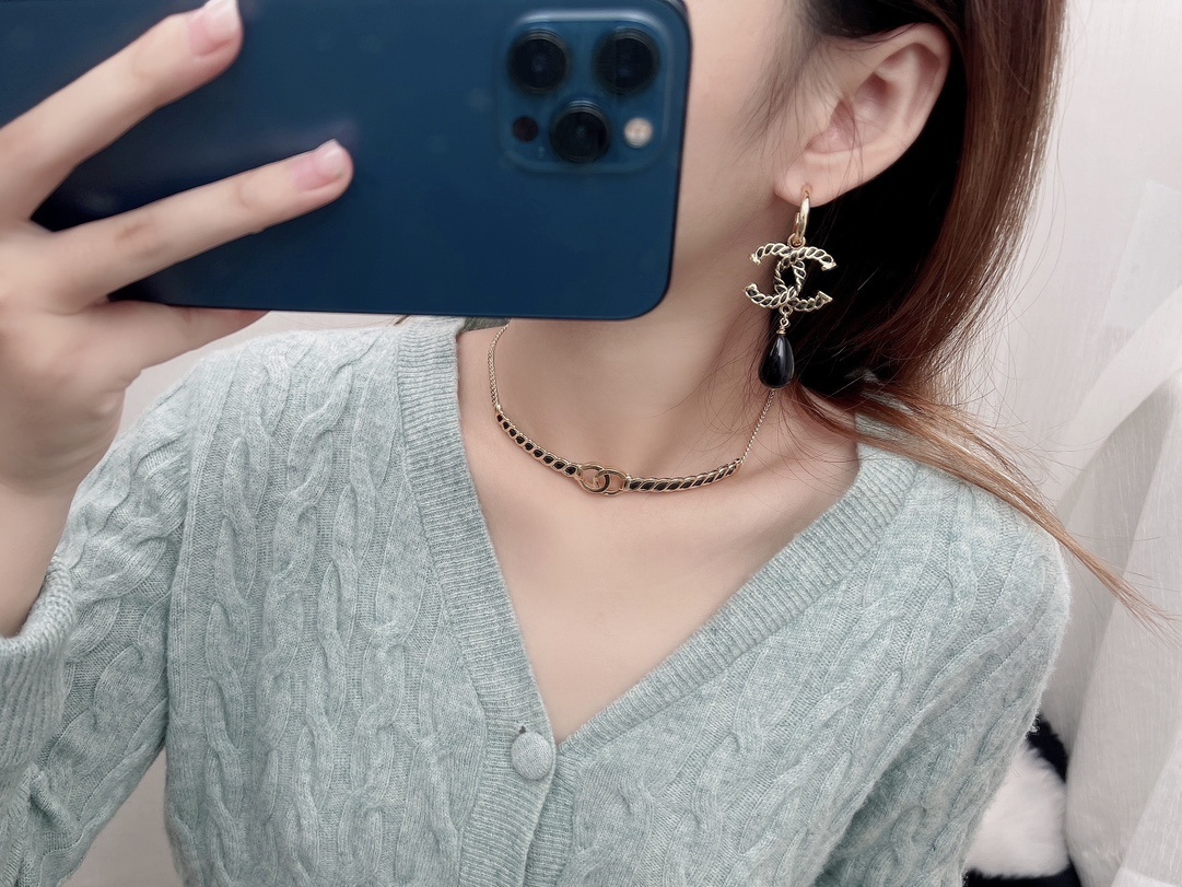 Elegant Gold & Black CC Logo Teardrop Pendant Earrings