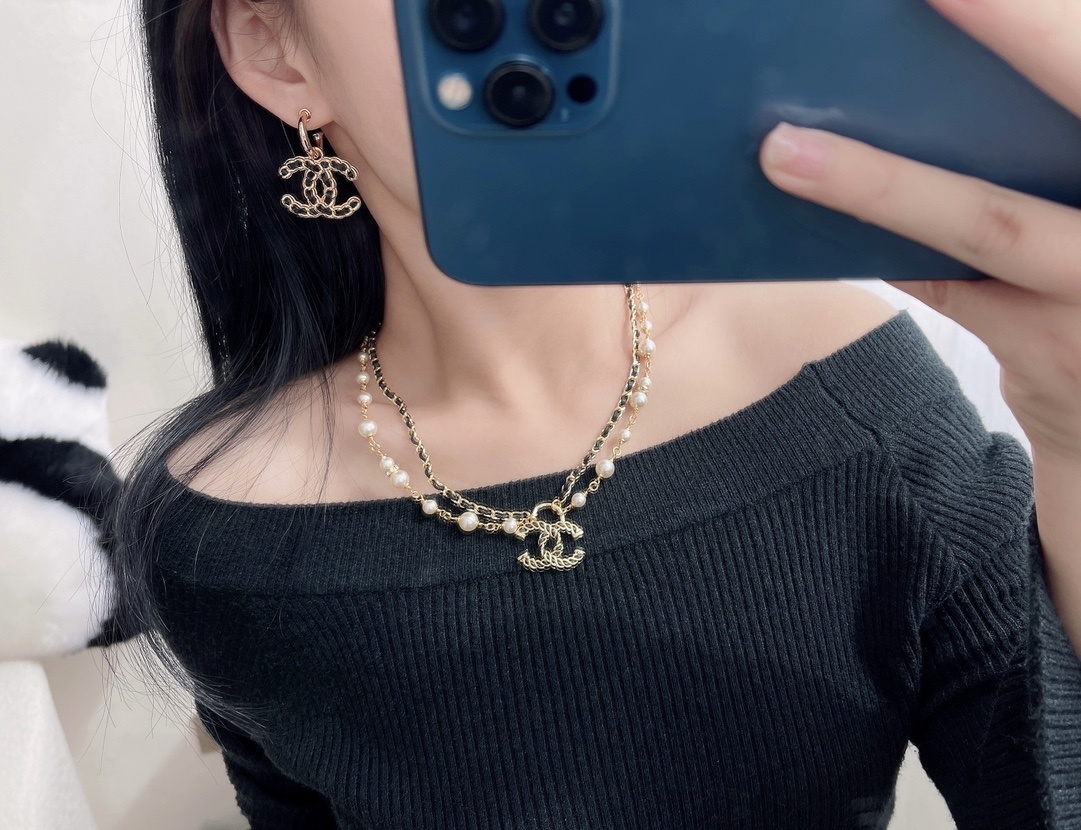 Luxury Gold Double C Hoop Earrings - Leather Chain Link Design