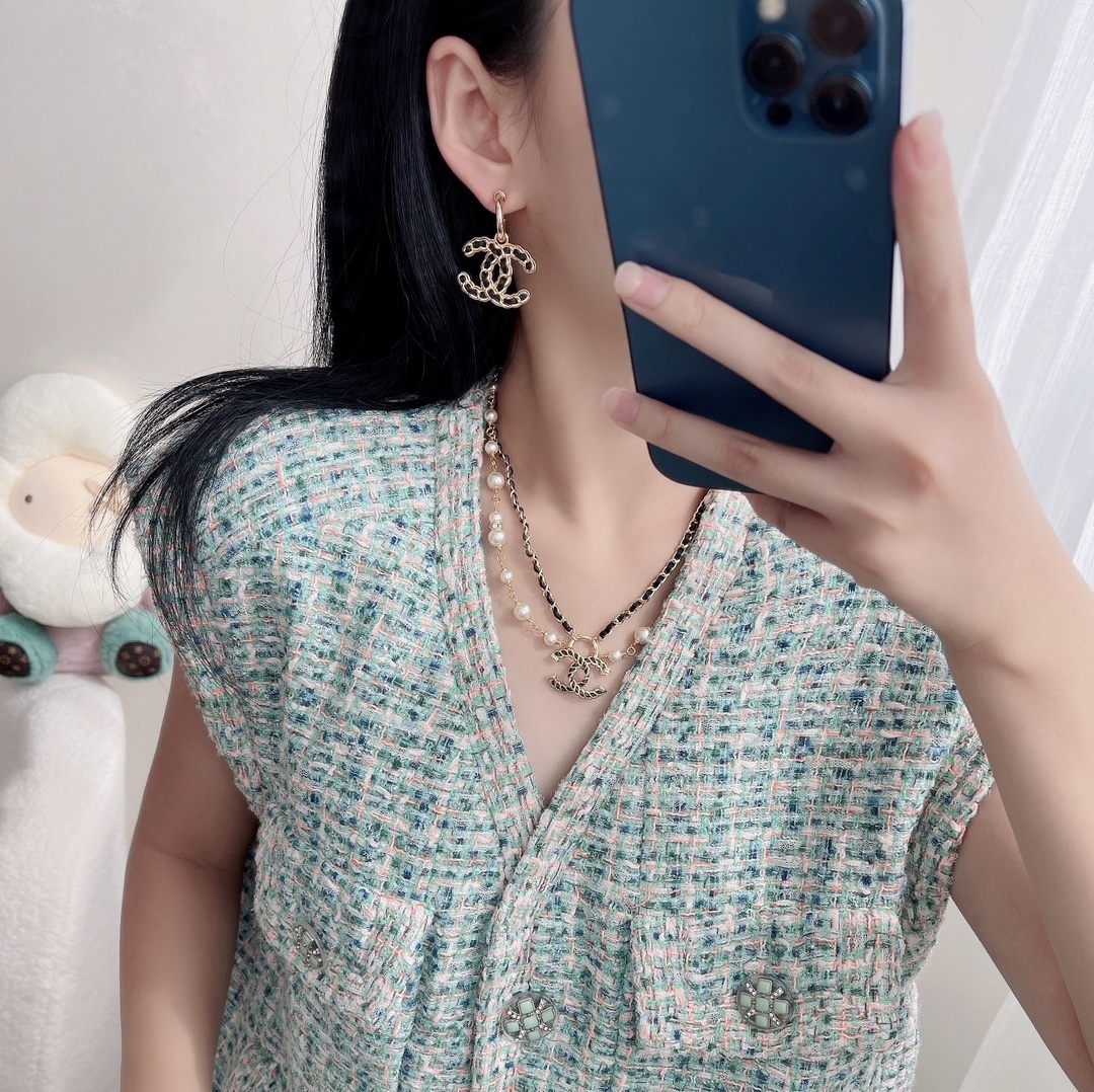 Luxury Gold Double C Hoop Earrings - Leather Chain Link Design