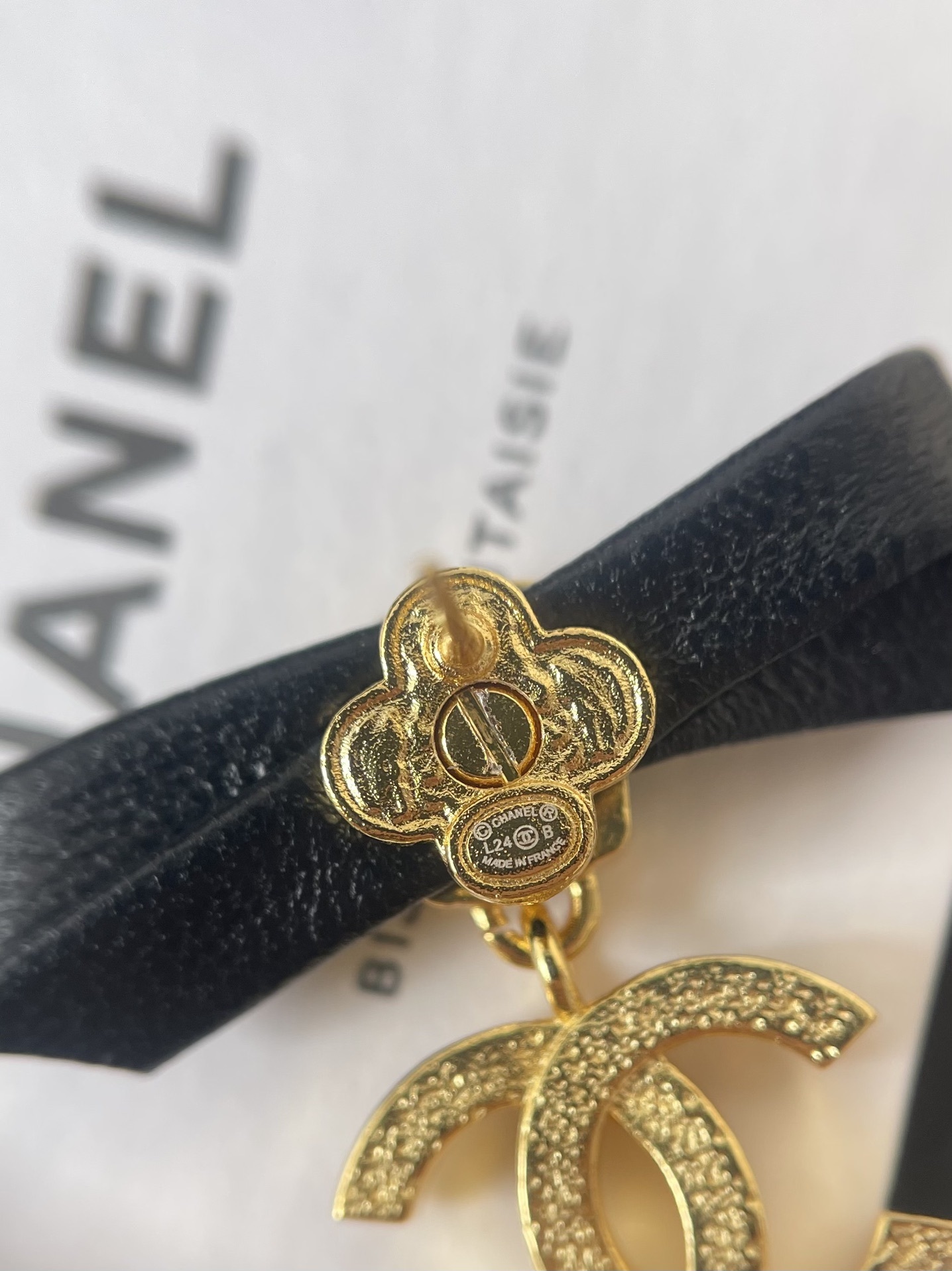 Chanel CC Logo Bow Earrings - Gold Crystal & Green Leather Jewelry