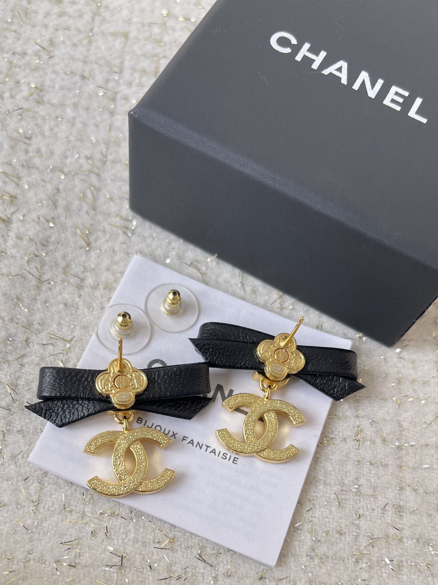 Chanel CC Logo Bow Earrings - Gold Crystal & Green Leather Jewelry