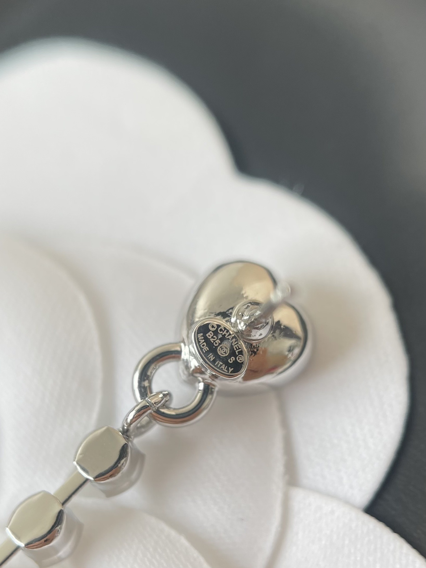 Luxury CC Heart Crystal Drop Earrings & Pearl Choker Set for Women