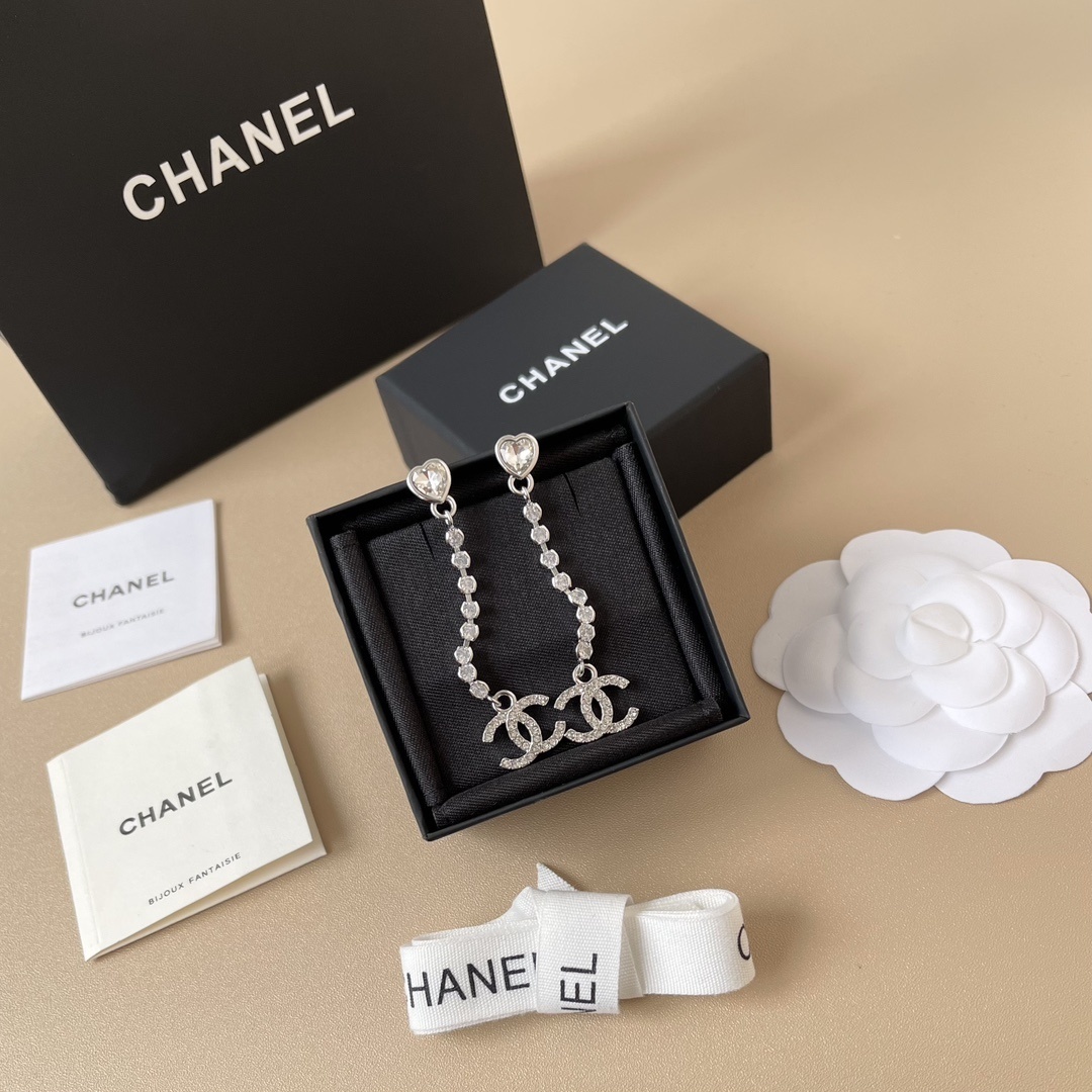 Luxury CC Heart Crystal Drop Earrings & Pearl Choker Set for Women