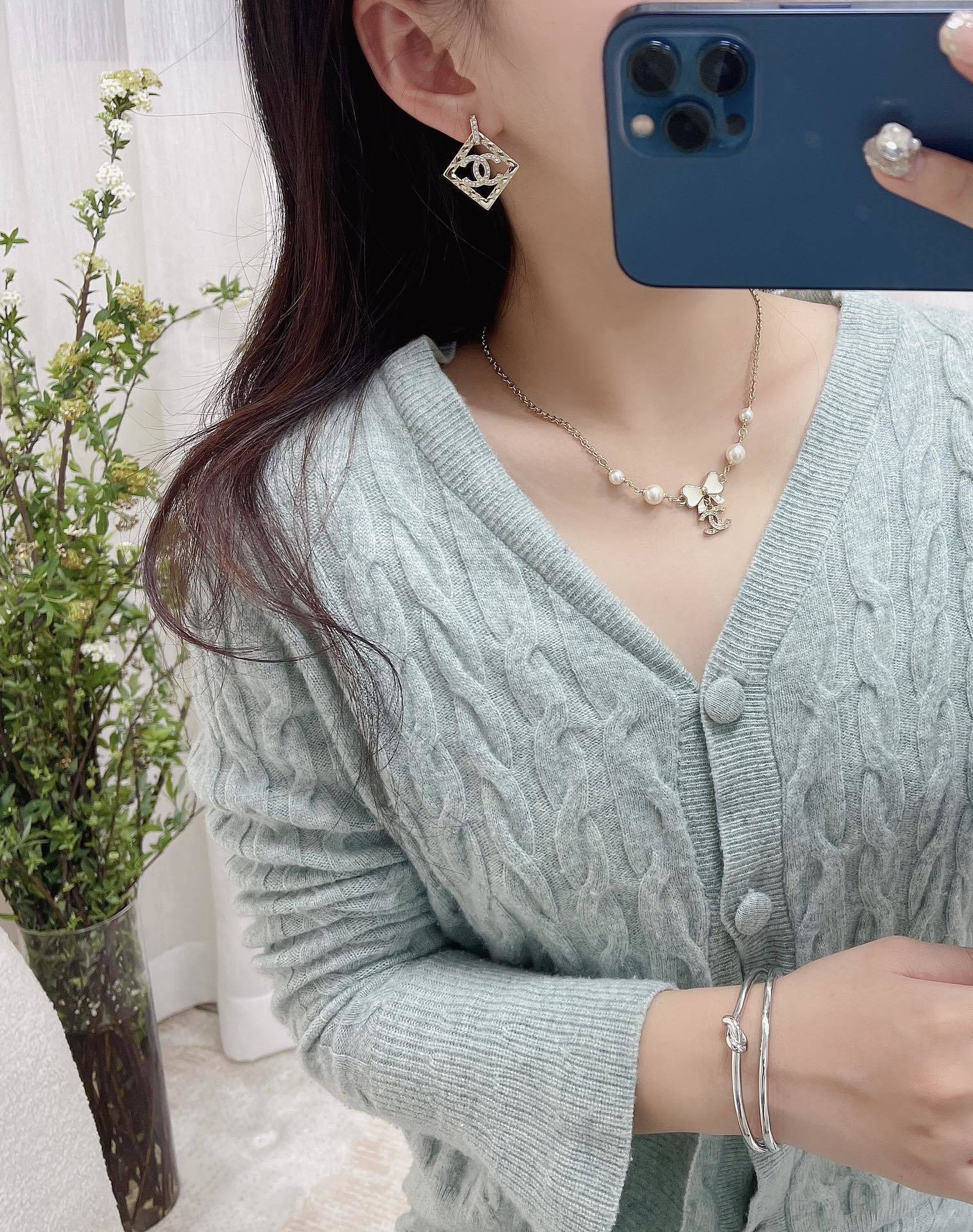 Luxury Crystal CC Logo Rhombus Pendant Earrings - SS2025