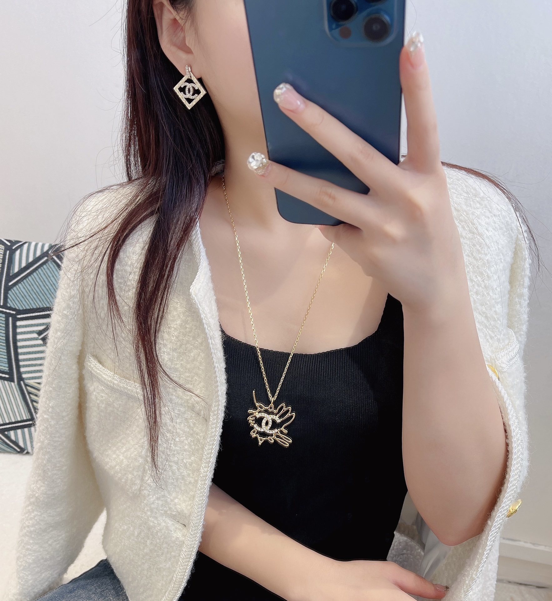 Luxury Crystal CC Logo Rhombus Pendant Earrings - SS2025