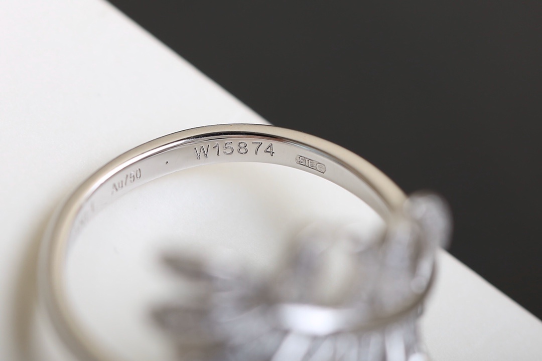 Luxury Plume Leaf Jewelry Set - Pave Diamond Ring & Necklace