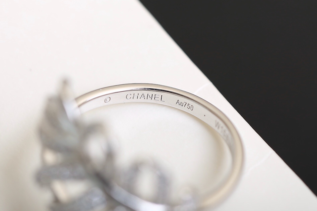 Luxury Plume Leaf Jewelry Set - Pave Diamond Ring & Necklace