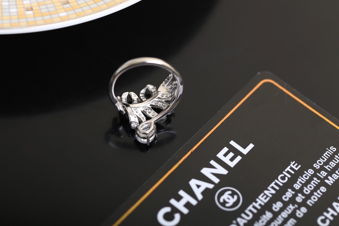 Luxury Plume Leaf Jewelry Set - Pave Diamond Ring & Necklace