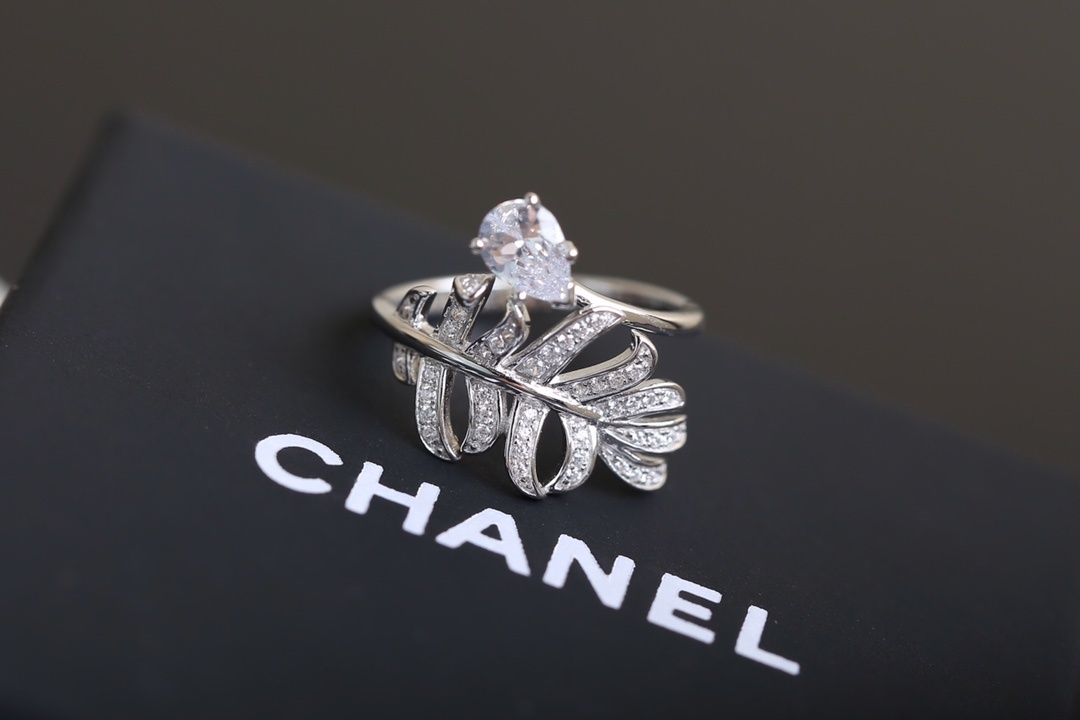 Luxury Plume Leaf Jewelry Set - Pave Diamond Ring & Necklace