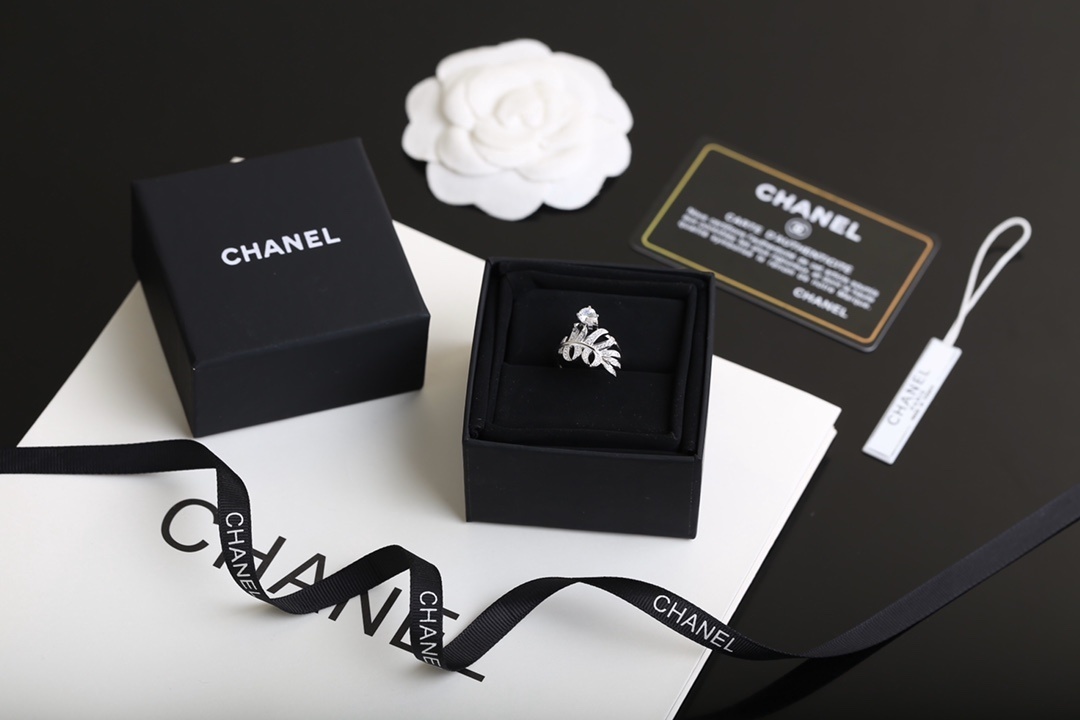 Luxury Plume Leaf Jewelry Set - Pave Diamond Ring & Necklace