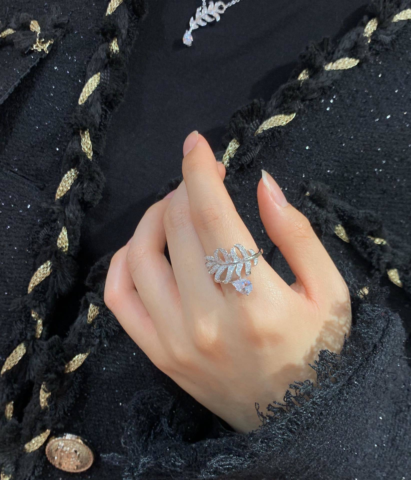 Luxury Plume Leaf Jewelry Set - Pave Diamond Ring & Necklace