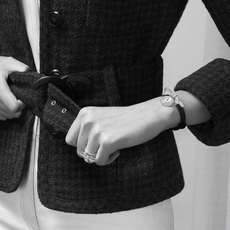 Elegant Silver Bow Knot Ring with Sparkling Zirconia Crystals