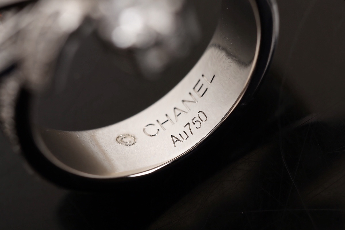 Elegant Silver Bow Knot Ring with Sparkling Zirconia Crystals