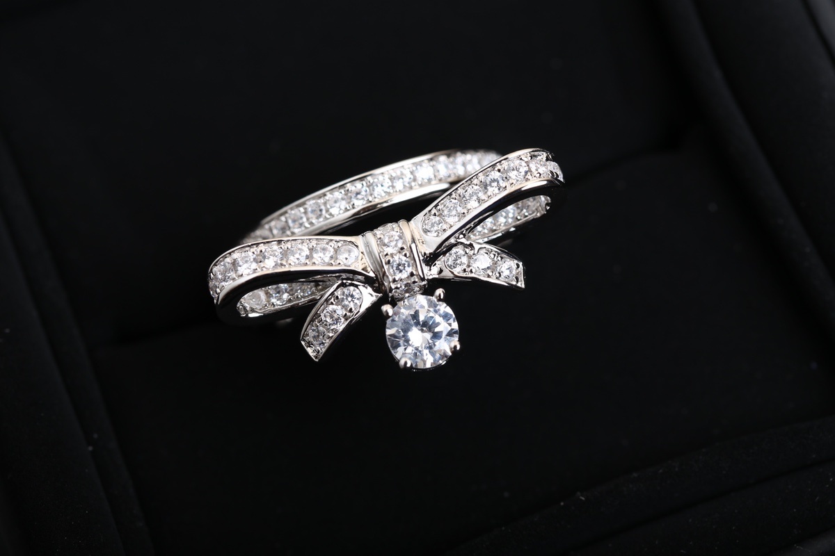Elegant Silver Bow Knot Ring with Sparkling Zirconia Crystals