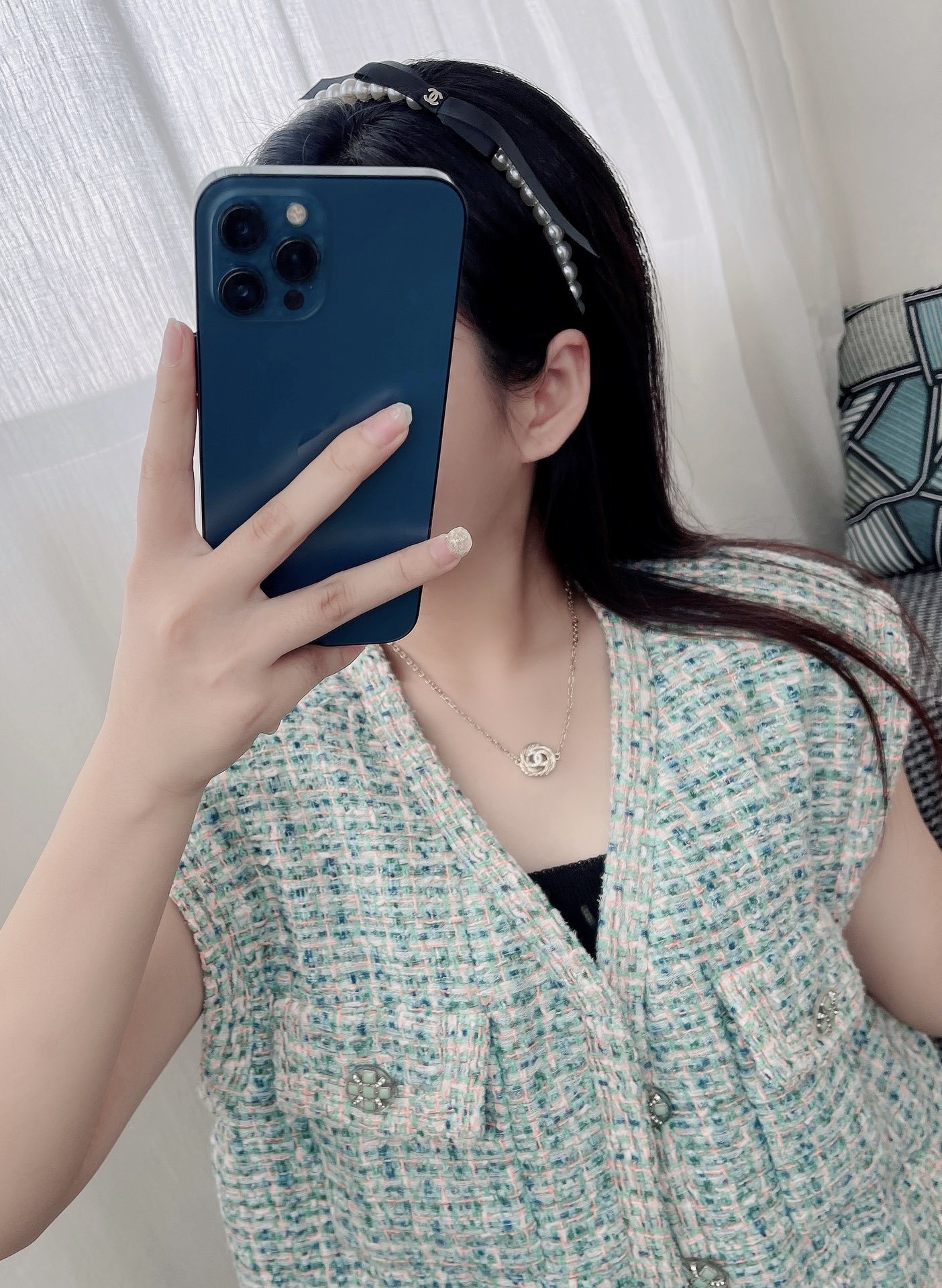 Elegant Pearl Headband with Black Ribbon Bow and Gold Detail