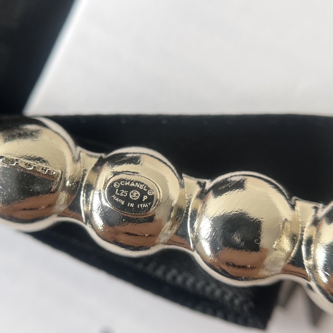 Elegant Black Bow Pearl Hair Clip - Luxury Designer Style Barrette