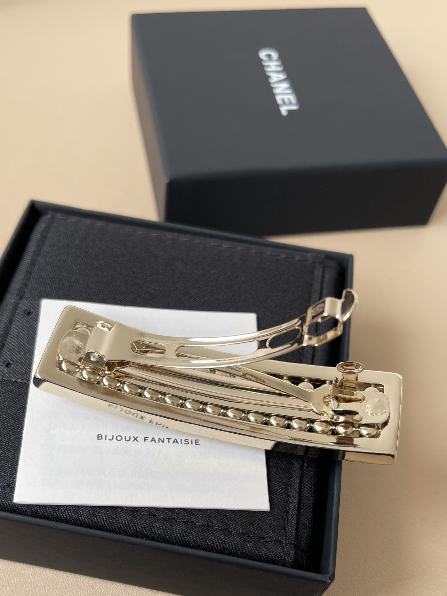 Luxury Chanel Pearl Hair Barrette with Gold CC Logo - Elegant Clip