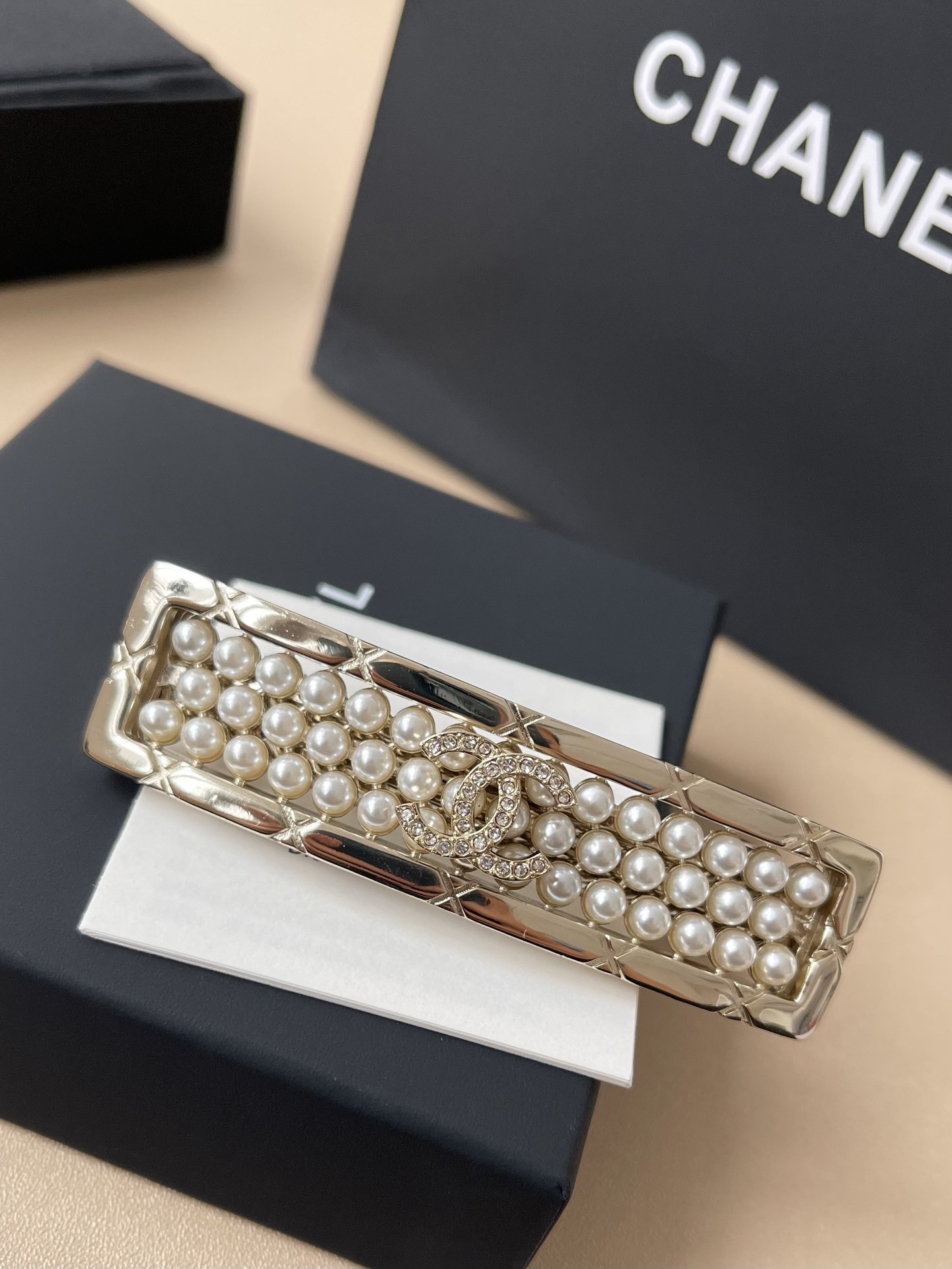 Luxury Chanel Pearl Hair Barrette with Gold CC Logo - Elegant Clip