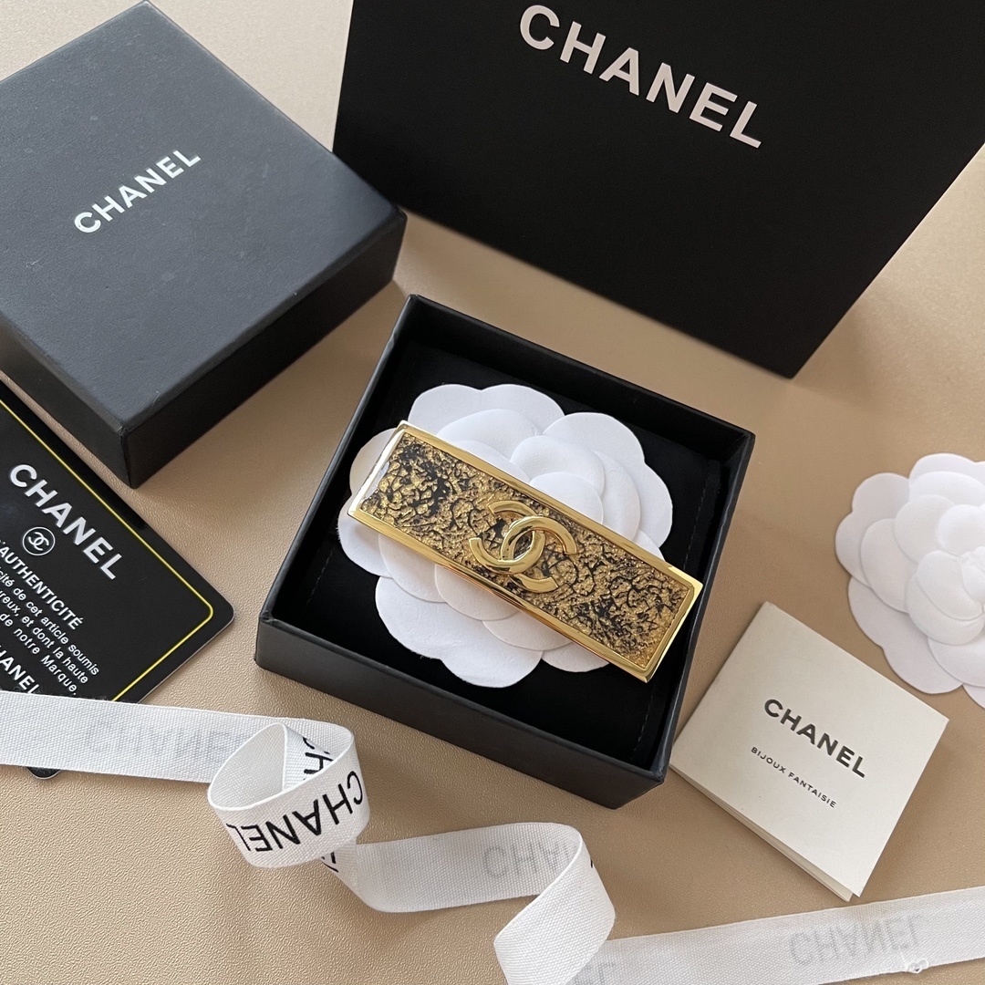 Luxury Chanel Gold CC Logo Hair Clip - Elegant Designer Barrette