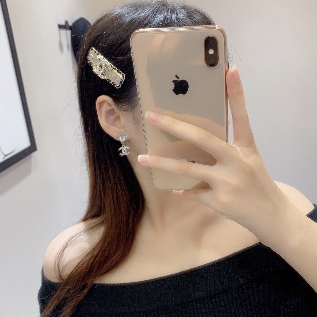 Luxury Crystal Logo Hair Clip with Interwoven Leather Chain