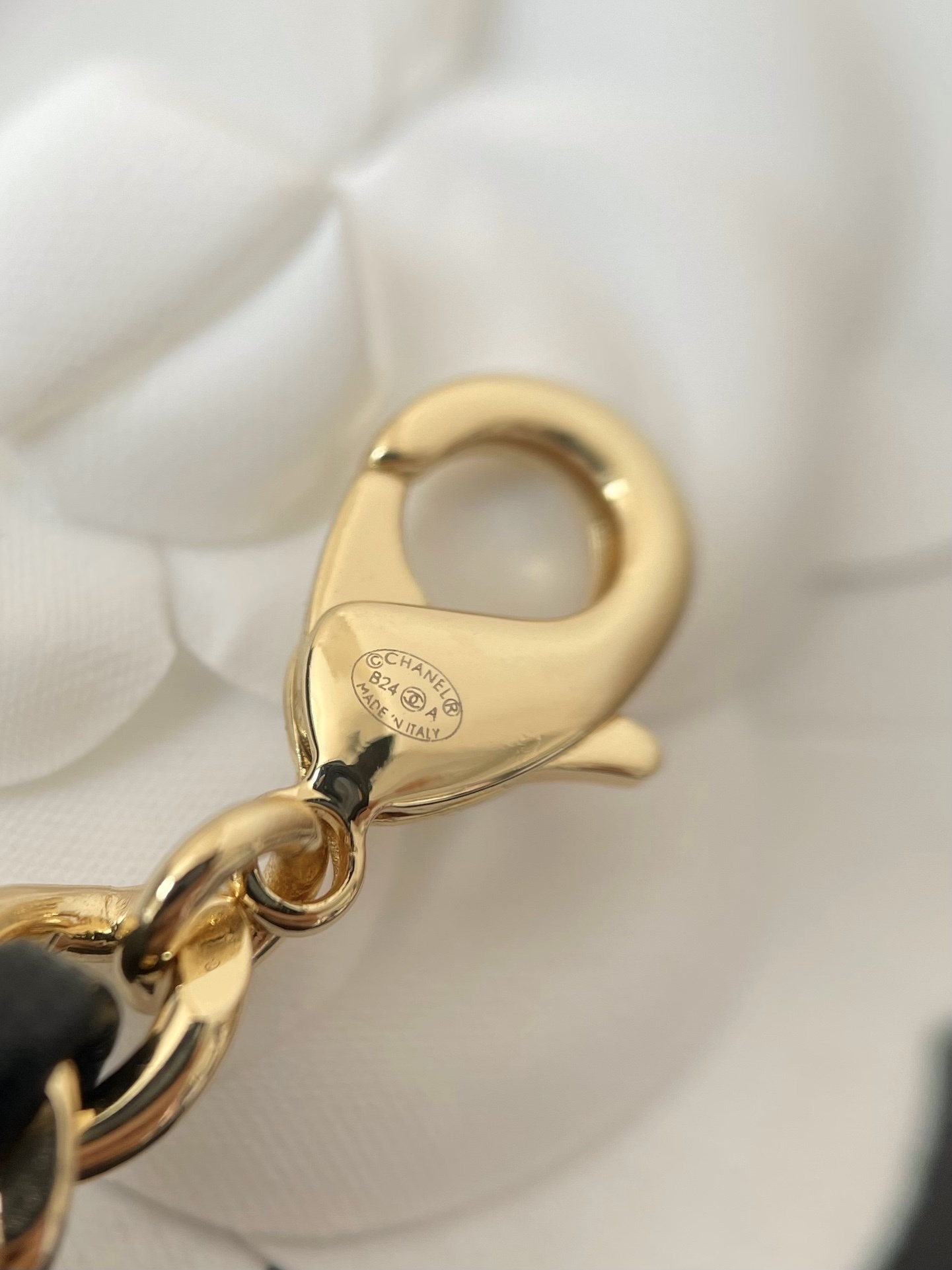 Elegant Leather Woven Chain Belt with Crystal Heart Charm