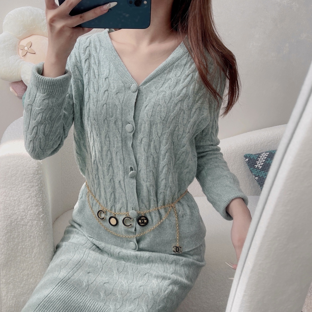 Elegant Gold-Tone COCO Charm Waist Chain Belt for Women