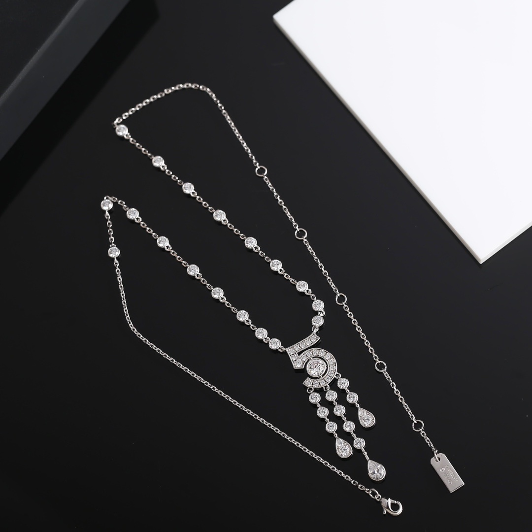 Luxury Eternal N°5 Diamond Pendant Necklace - Elegant Number 5