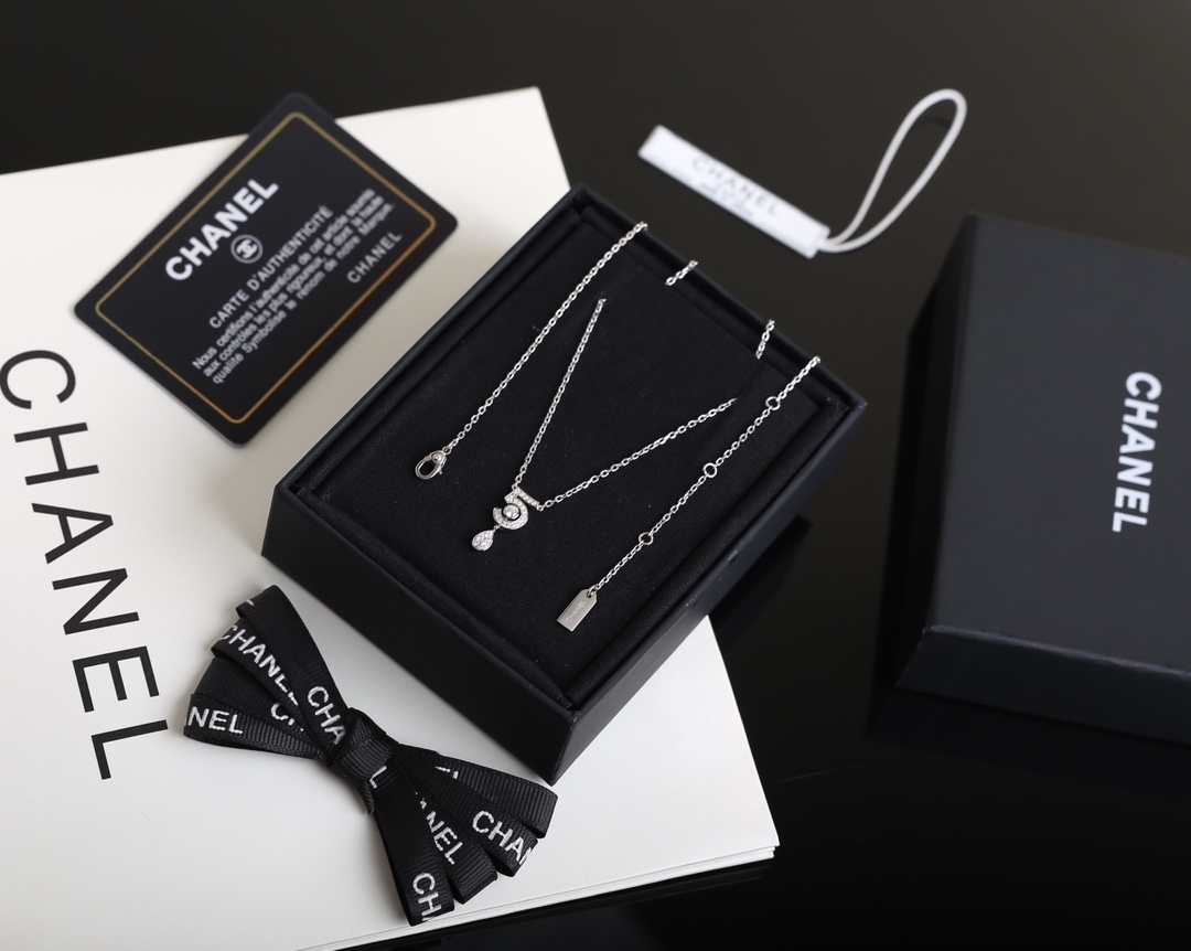 Elegant Silver No. 5 Crystal Drop Necklace - Luxury Jewelry Gift