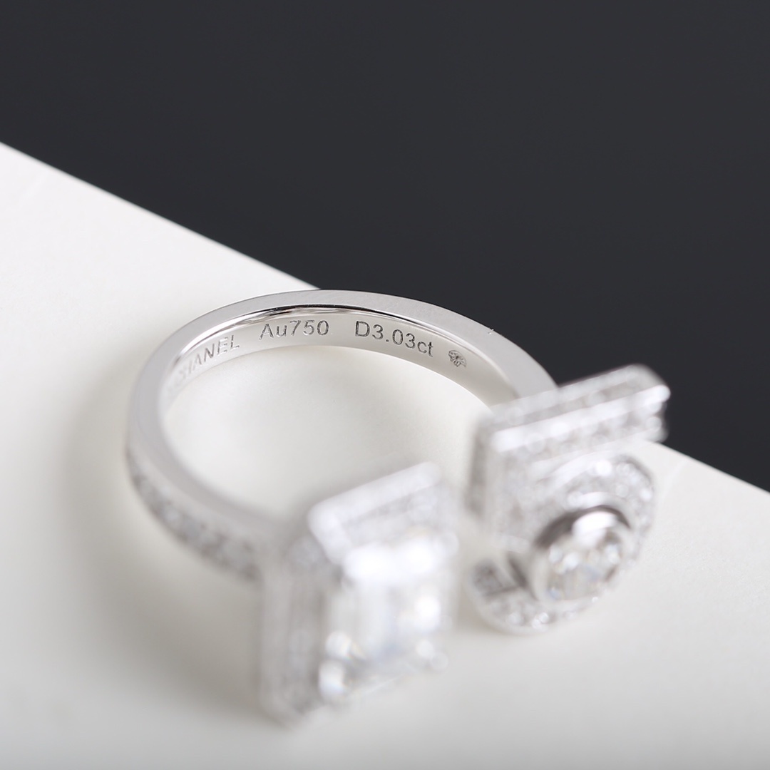 Luxury Eternal No. 5 Signature Ring with Emerald Cut Crystal