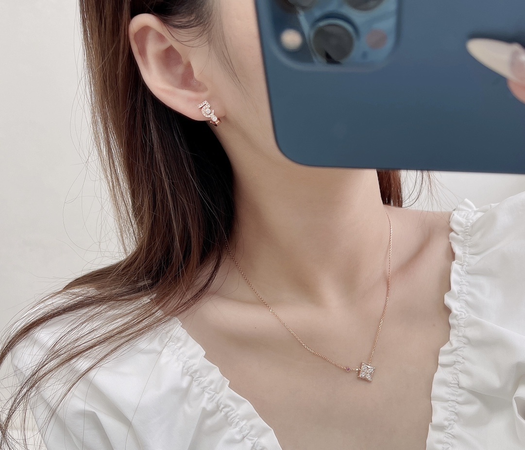 Luxury Chanel Eternal N°5 Diamond Earrings - Iconic Jewelry