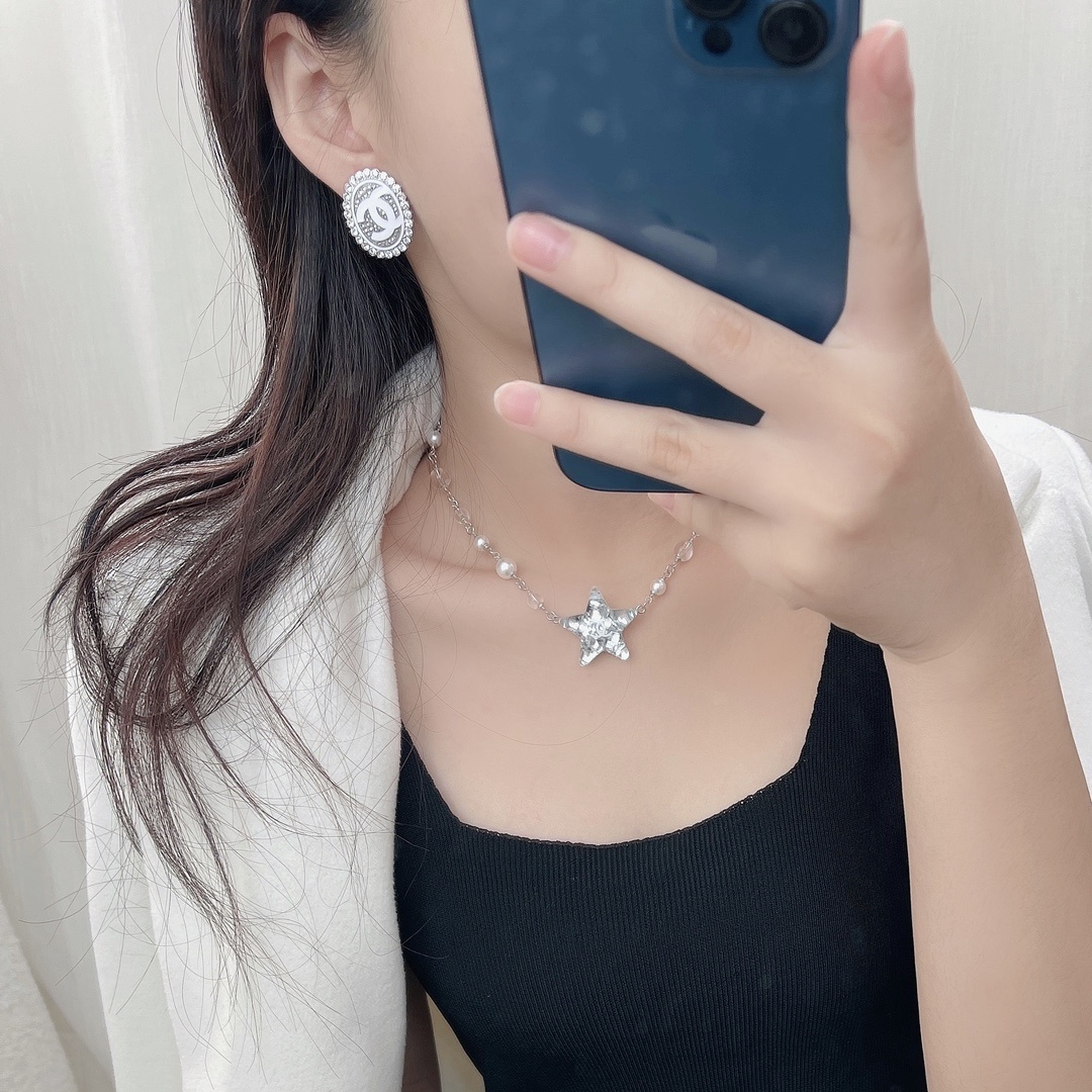 Luxury Star Pendant Pearl Necklace with CC Logo - Elegant Jewelry