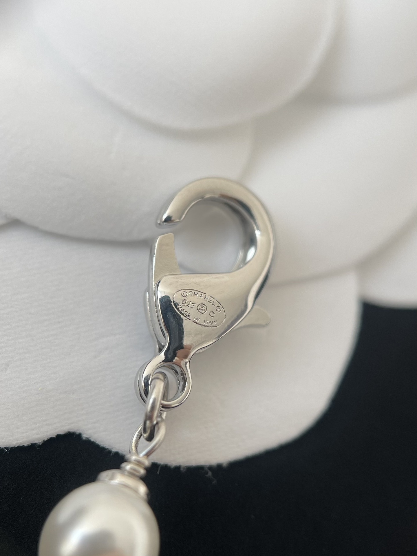 Luxury Star Pendant Pearl Necklace with CC Logo - Elegant Jewelry