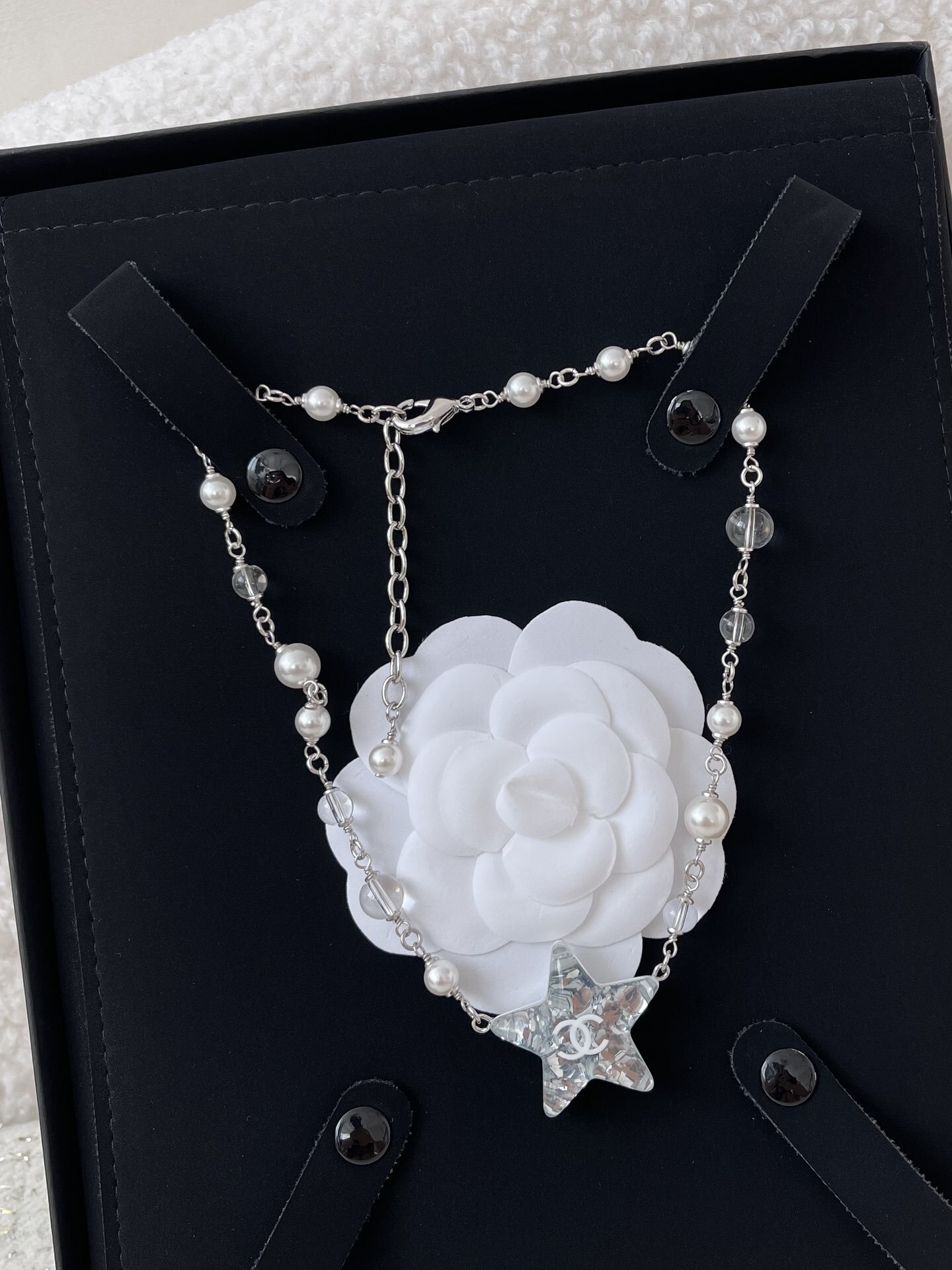 Luxury Star Pendant Pearl Necklace with CC Logo - Elegant Jewelry