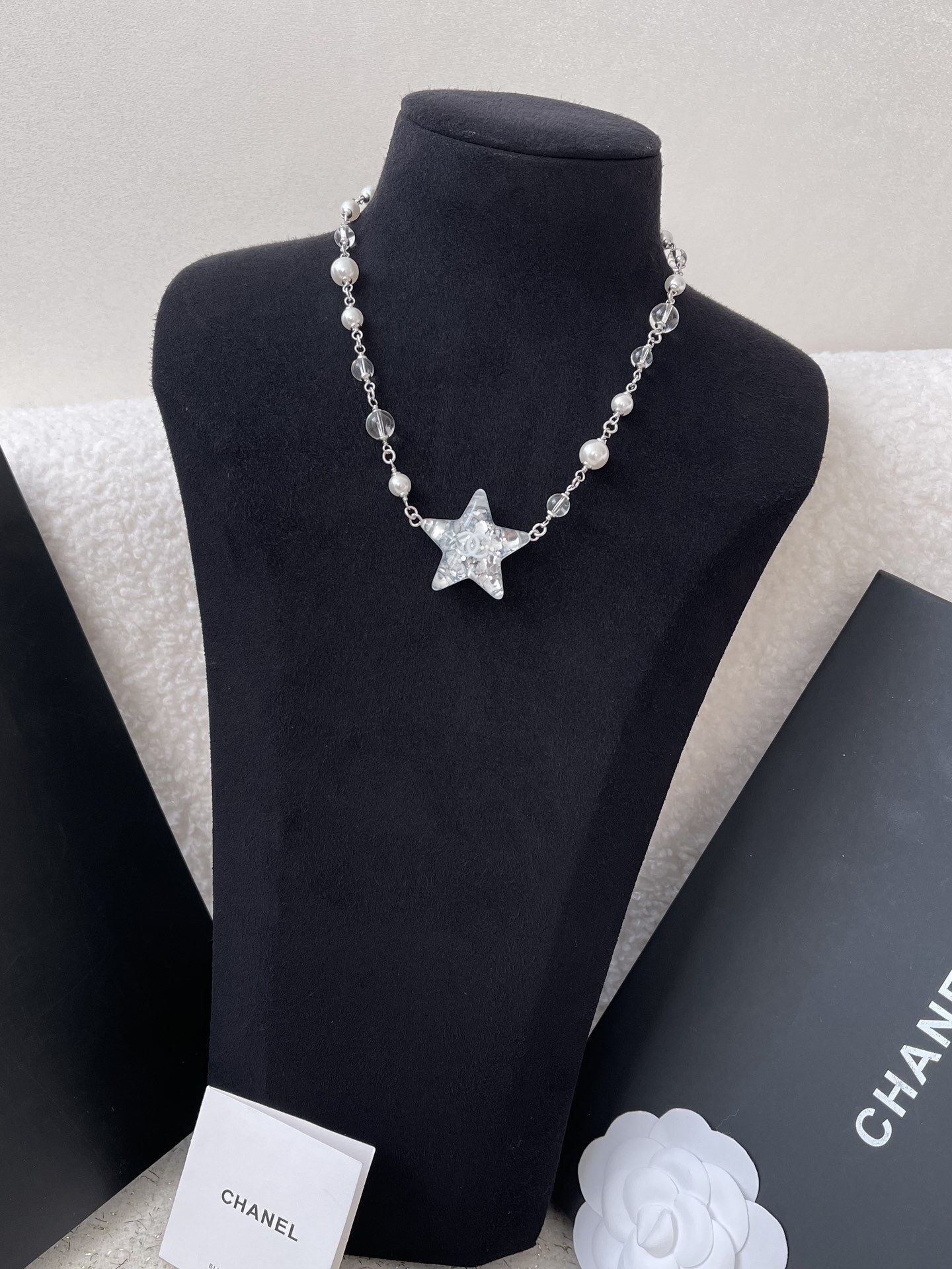 Luxury Star Pendant Pearl Necklace with CC Logo - Elegant Jewelry