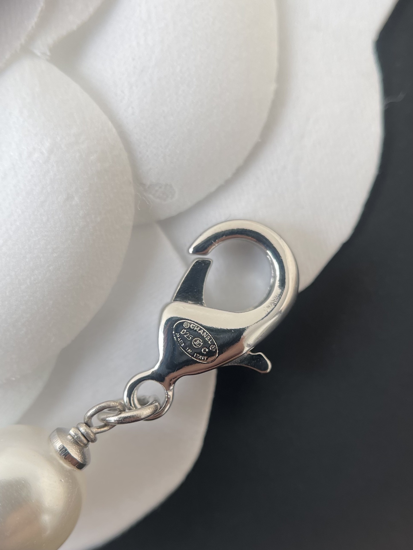 Elegant Pearl Necklace with Glitter Shell Pendant and CC Logo