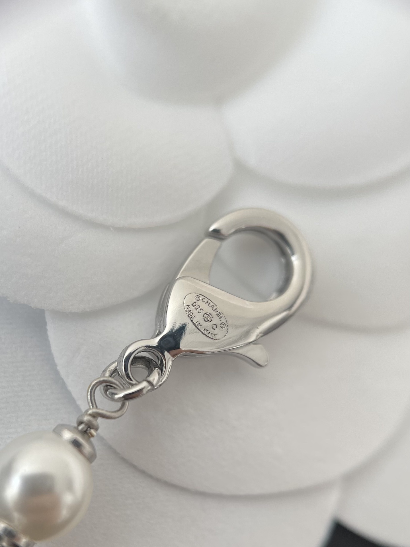 Elegant Star Pendant Pearl Necklace with CC Logo - Luxury Jewelry