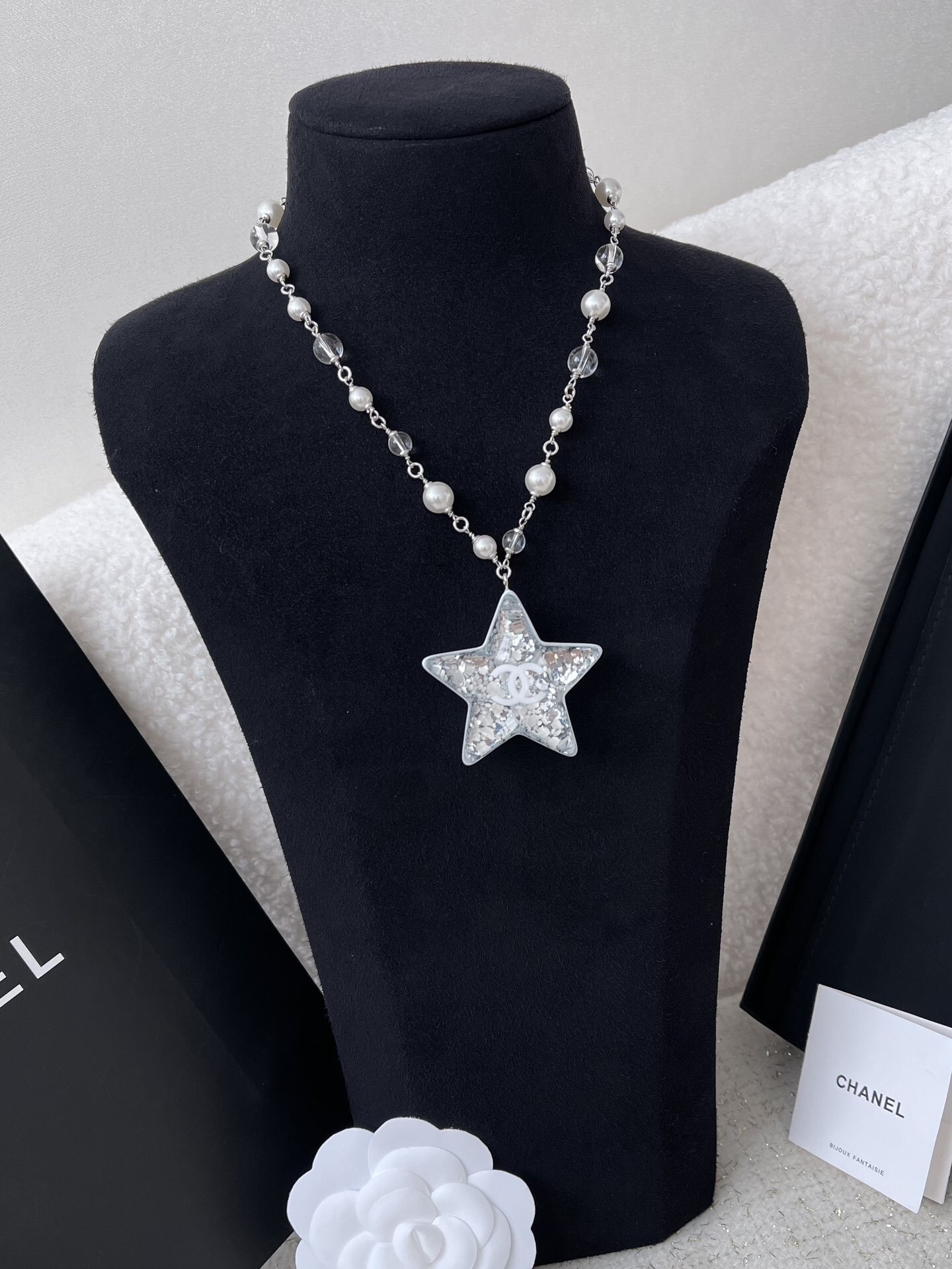 Elegant Star Pendant Pearl Necklace with CC Logo - Luxury Jewelry