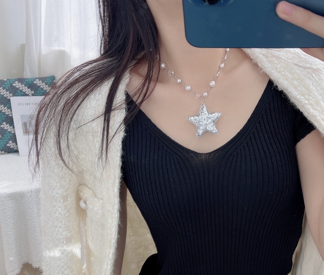 Elegant Star Pendant Pearl Necklace with CC Logo - Luxury Jewelry