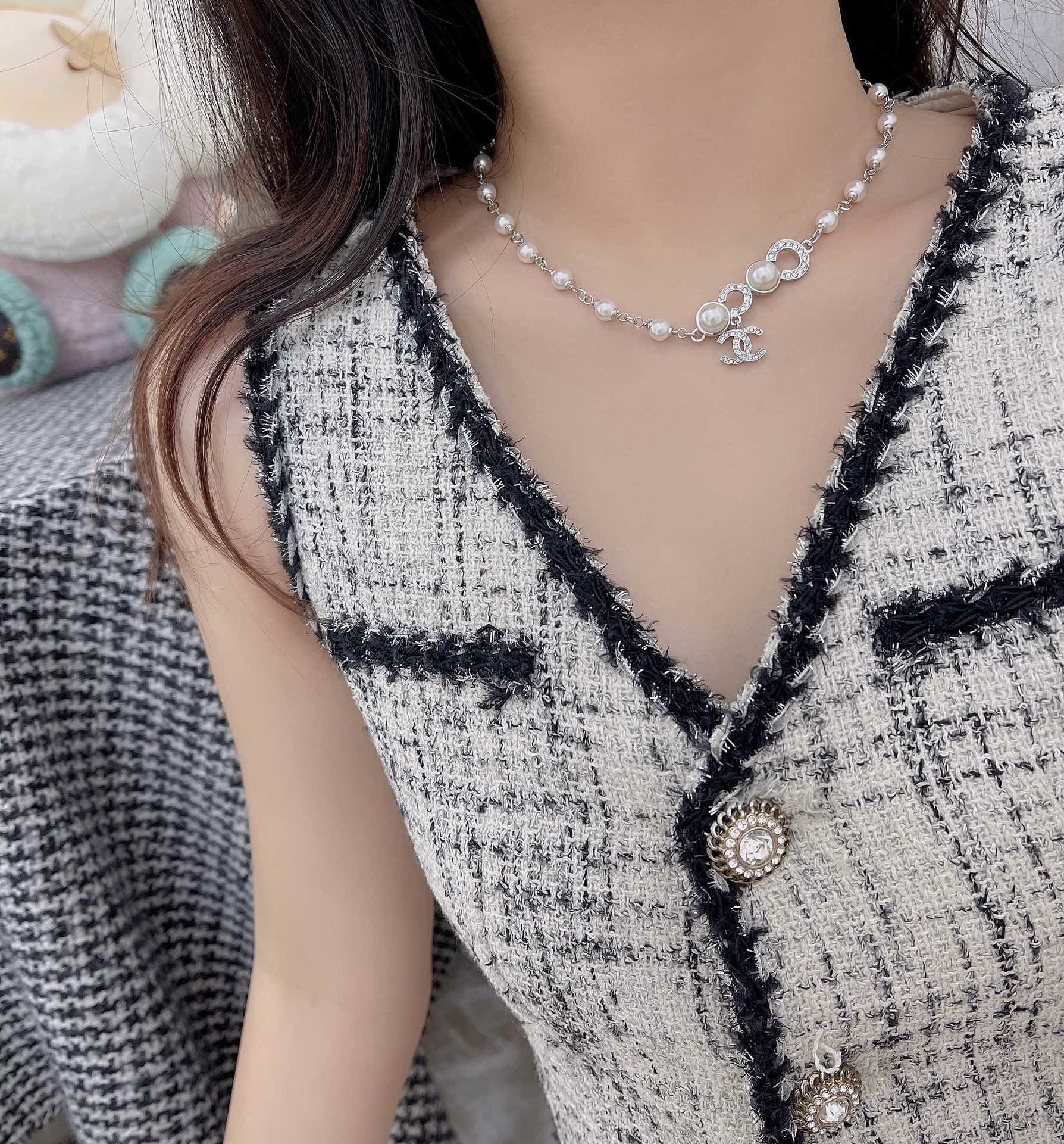 Chanel Pearl Choker Necklace with Crystal COCO CC Logo Pendant