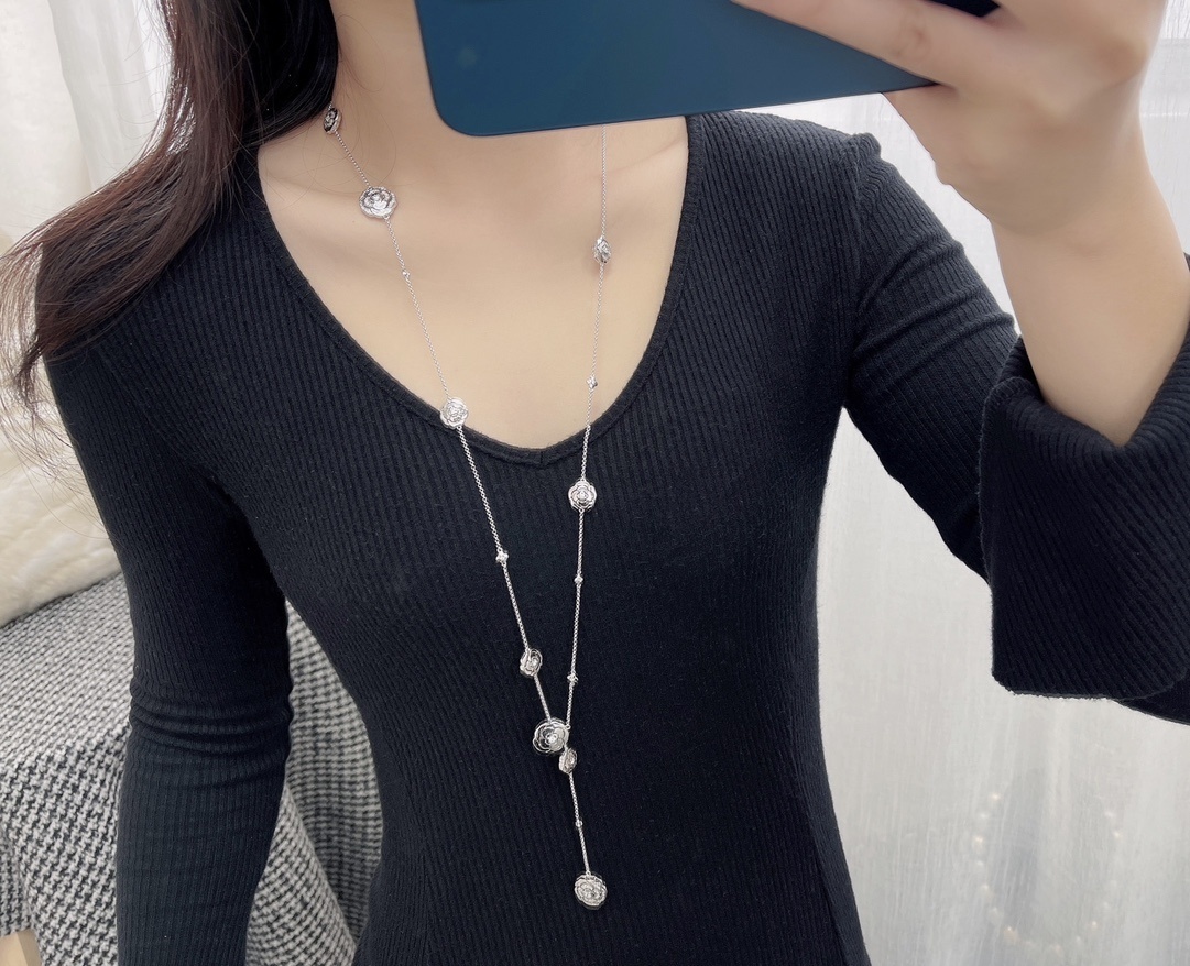 Luxury 18K Gold Camellia Flower Long Necklace with Diamonds