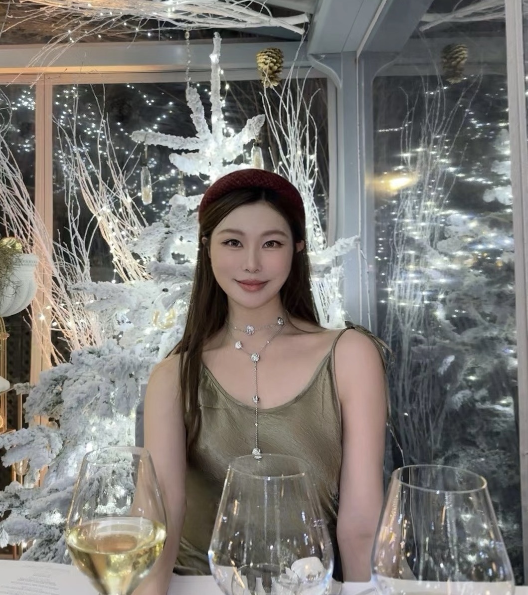 Luxury 18K Gold Camellia Flower Long Necklace with Diamonds